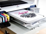 In decal chuyển nhiệt ép áo – phương pháp in ấn hiện đại